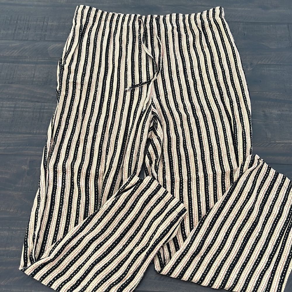 Bundle of stripped pants  - Picture 5 of 8